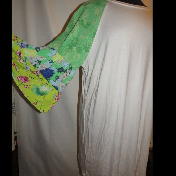 Pioneer Woman white dress with floral flared sleeves, Size XXXXL(24) - Picture 7 of 8